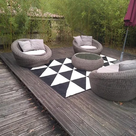 Maison Confortable: Tranquil Retreat With Wooden Terrace And Private Park * Pissos