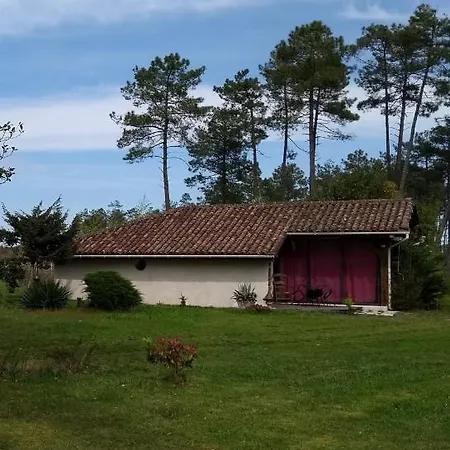 Maison Confortable Avec Terrasse En Bois Au Calme Sans Vis A Vis , 2 Chambres, Sur Un Parc De 4000m2 Arbore Et Clos Prázdninový dům *