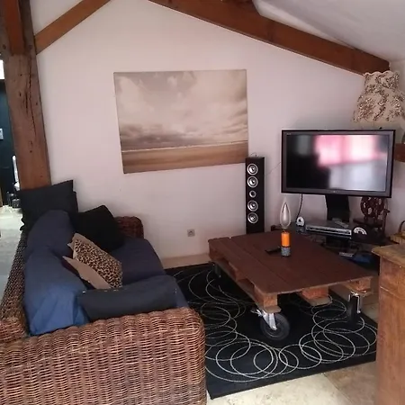 Holiday home Maison Confortable: Tranquil Retreat With Wooden Terrace And Private Park