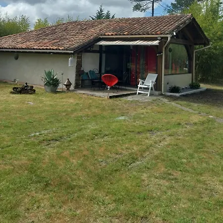 Maison Confortable: Tranquil Retreat With Wooden Terrace And Private Park Holiday home
